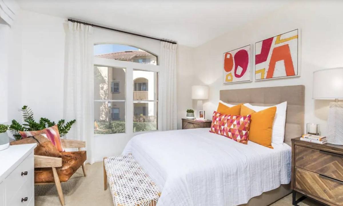 Apartment for rent at Sierra Vista on the Green Apartment Homes, 2955 Champion Way, Tustin, CA 92782