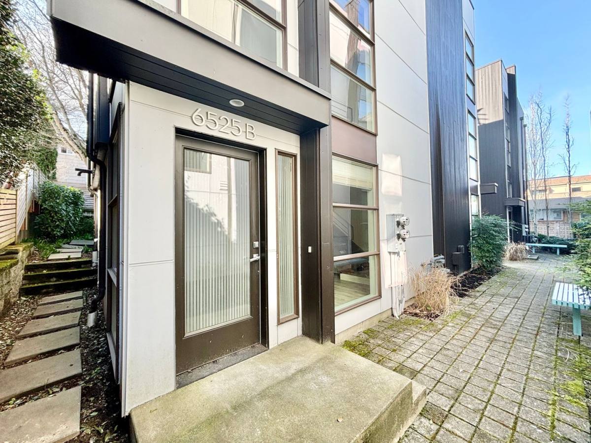 Townhouse for rent at 6525 B 4th Ave NE, Seattle, WA 98115
