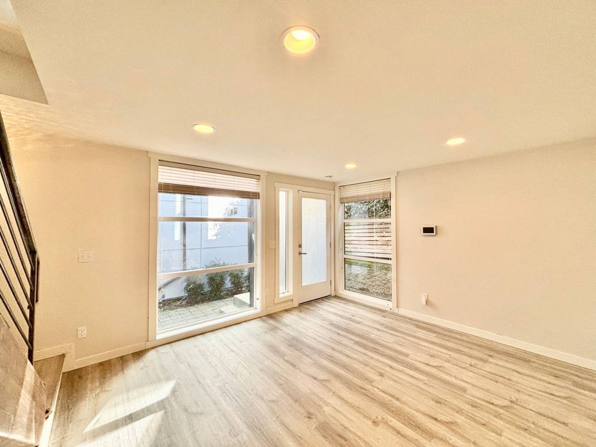 Townhouse for rent at 6525 B 4th Ave NE, Seattle, WA 98115