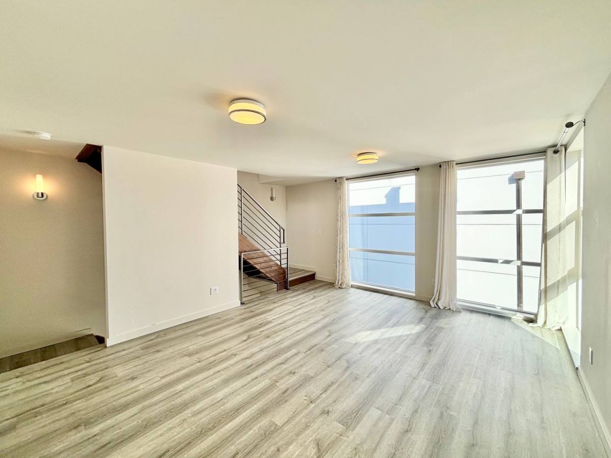 Townhouse for rent at 6525 B 4th Ave NE, Seattle, WA 98115