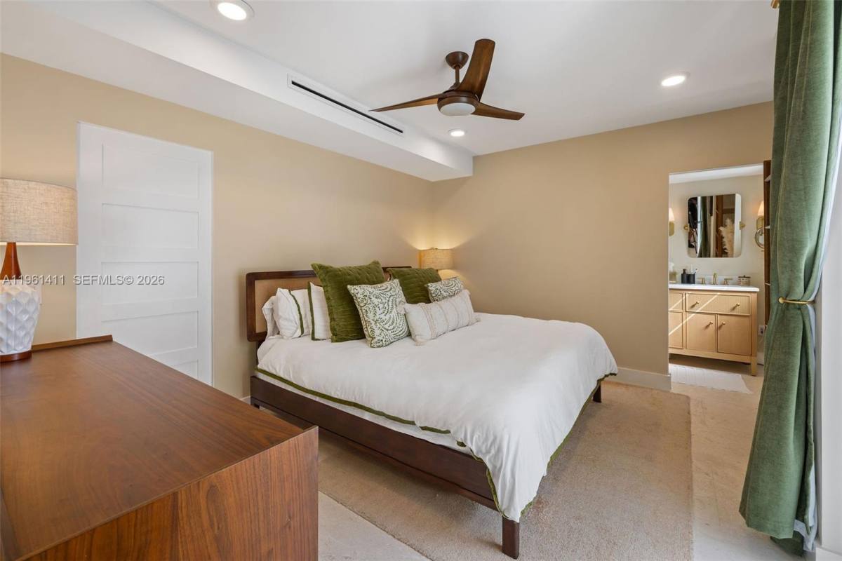 Condo for rent at 1402 Brickell Bay Dr #603, Miami, FL 33131
