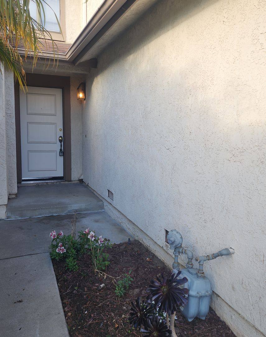 Townhouse for rent at 323 Blackfoot Lane, Ventura, CA 93001