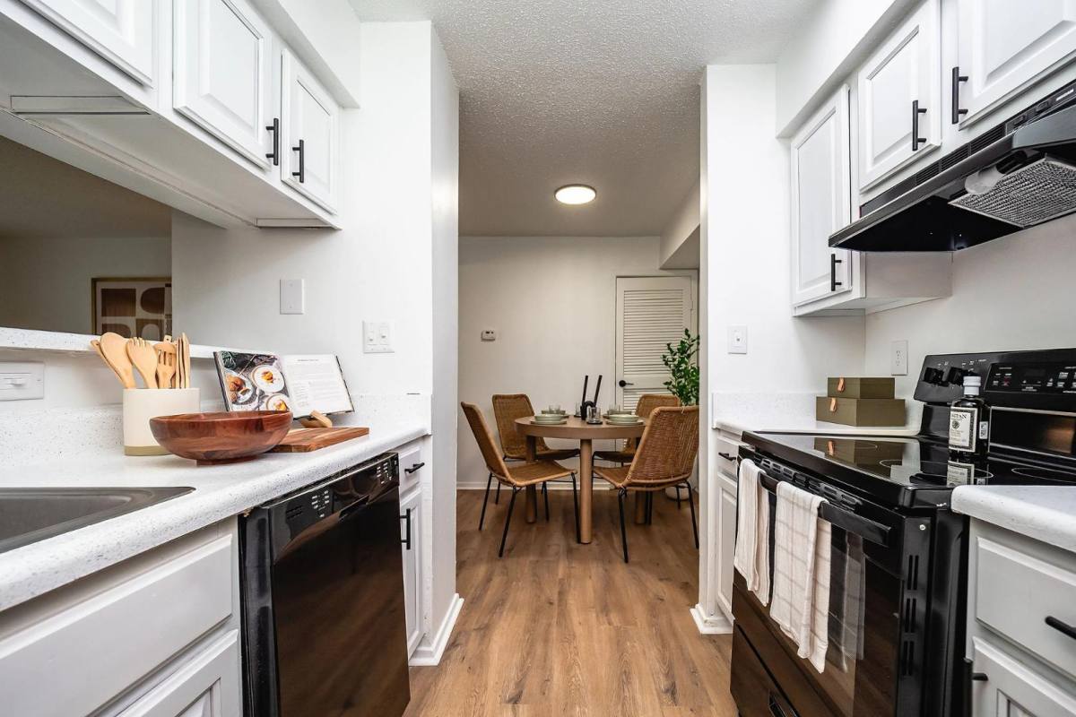 Apartment for rent at The Park at Moss Creek, 5000 Ridgewood Rd, Jackson, MS 39211