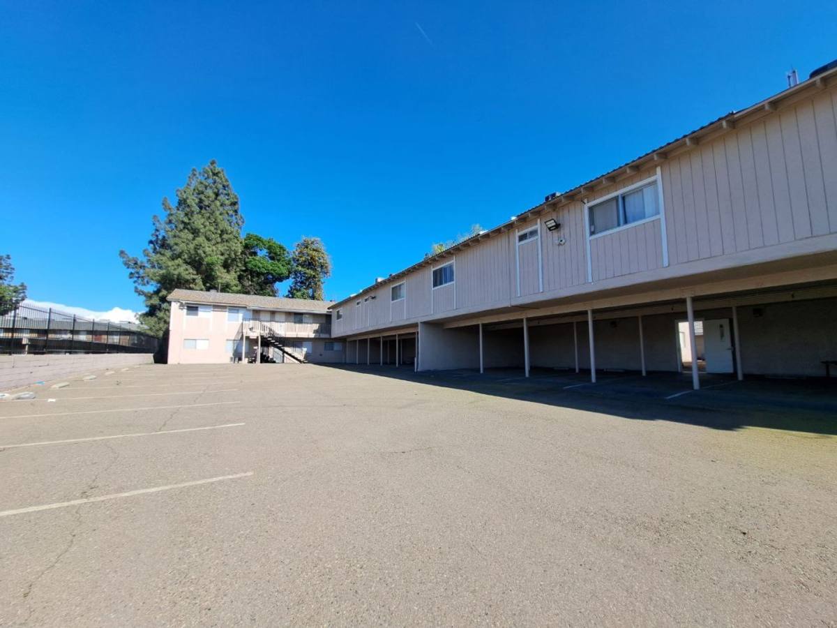 Apartment for rent at 1905 E Pontiac Way, Fresno, CA 93726