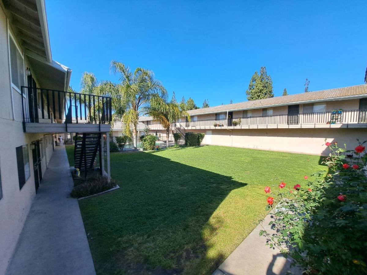 Apartment for rent at 1905 E Pontiac Way, Fresno, CA 93726