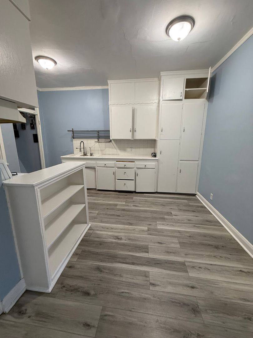 Apartment for rent at 2301 10th St, Los Angeles, CA 90006