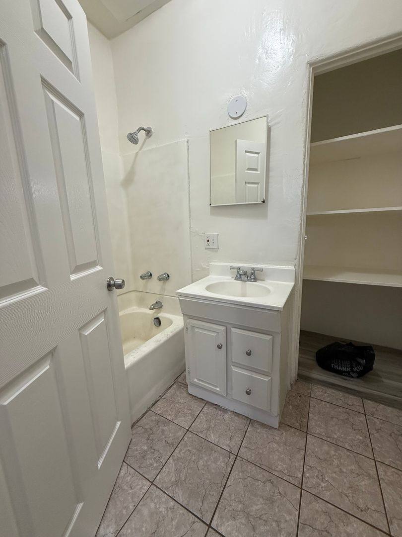Apartment for rent at 2301 10th St, Los Angeles, CA 90006