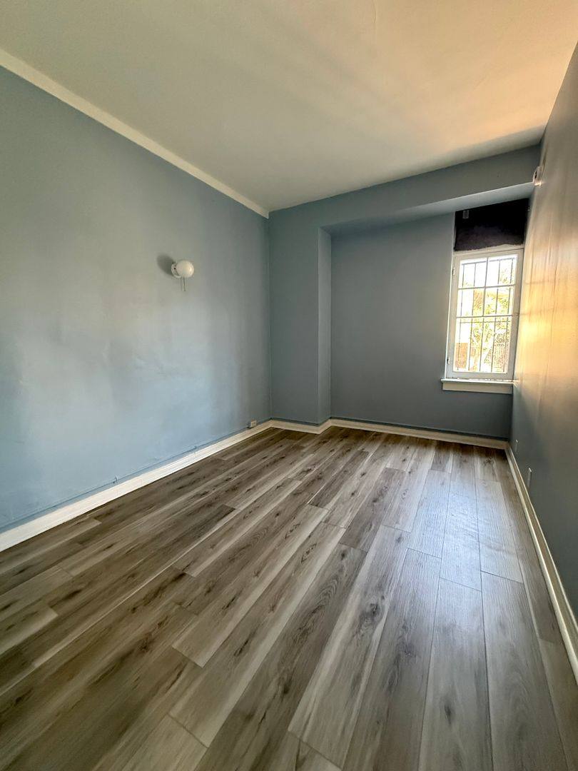 Apartment for rent at 2301 10th St, Los Angeles, CA 90006