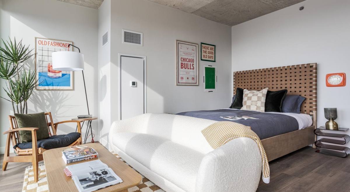 Apartment for rent at 1114 W Carroll Ave, Chicago, IL 60607