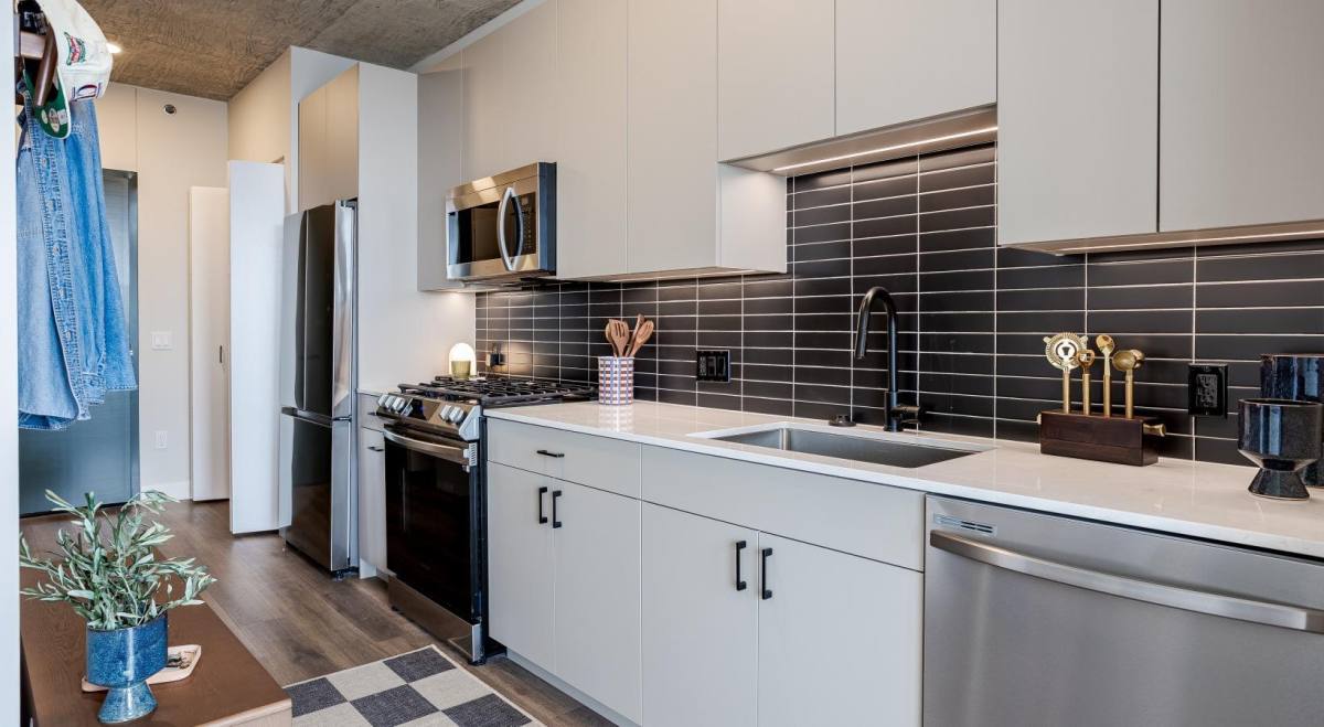 Apartment for rent at 1114 W Carroll Ave, Chicago, IL 60607