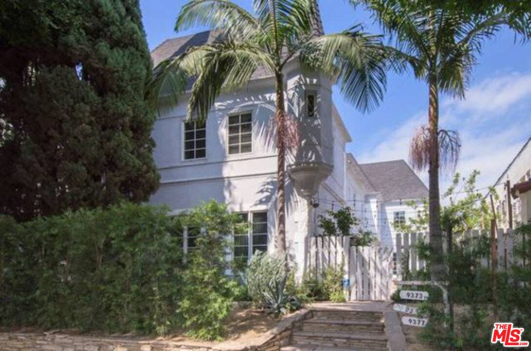 Townhouse for rent at 9373 W Olympic Blvd, Beverly Hills, CA 90212