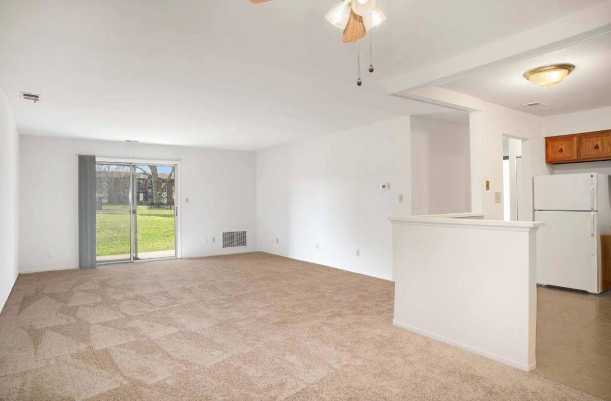 Apartment for rent at 2300 Azalea Dr, Highland, IN 46322