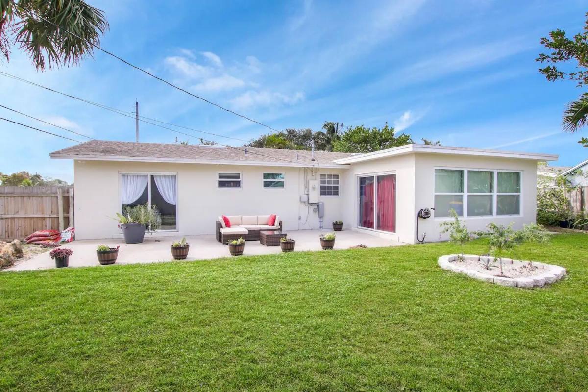 House for rent at 19185 SE Homewood Ave, Jupiter, FL 33469