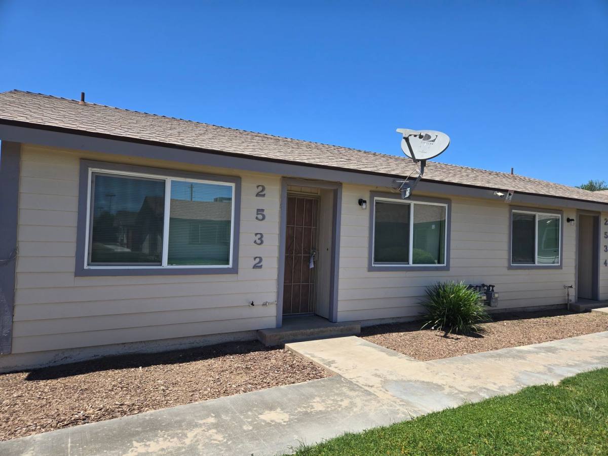 House for rent at 2532 W Chestnut Circle, Visalia, CA 93277