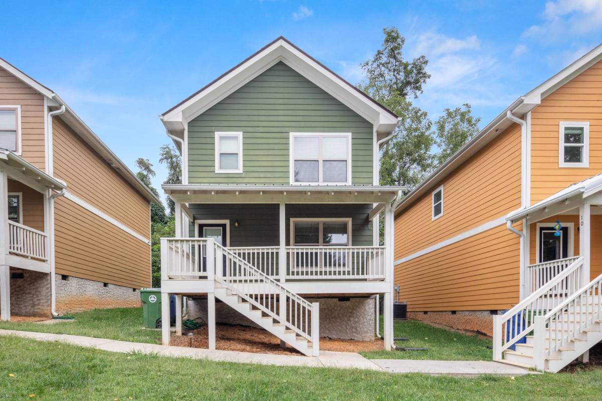 House for rent at 8 Cottage Cove Lane, Asheville, NC 28803