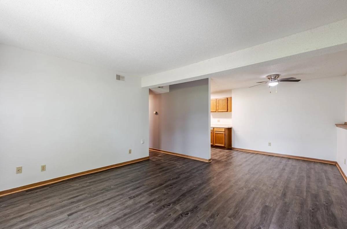Apartment for rent at 9 Candlelight Dr, Springfield, IL 62704