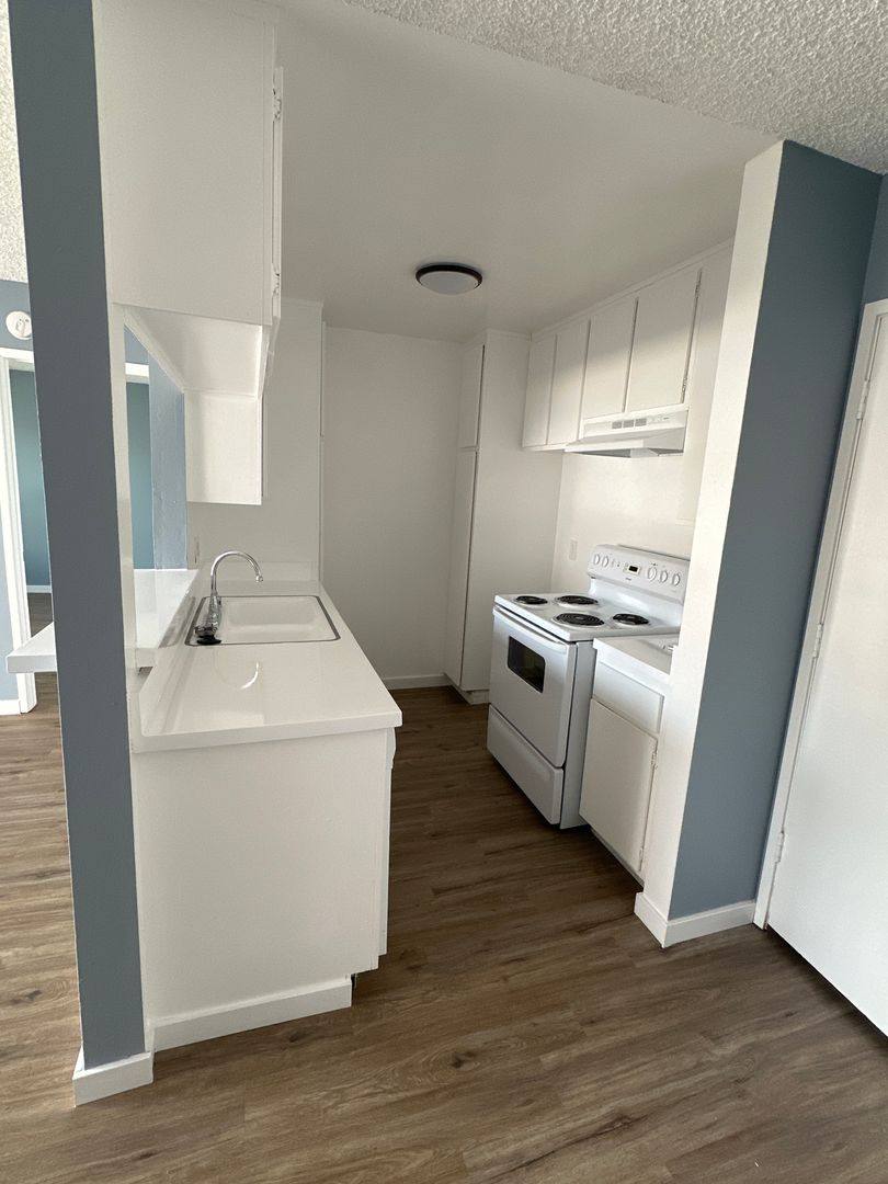 Apartment for rent at 400 S Kingsley Dr, Los Angeles, CA 90020