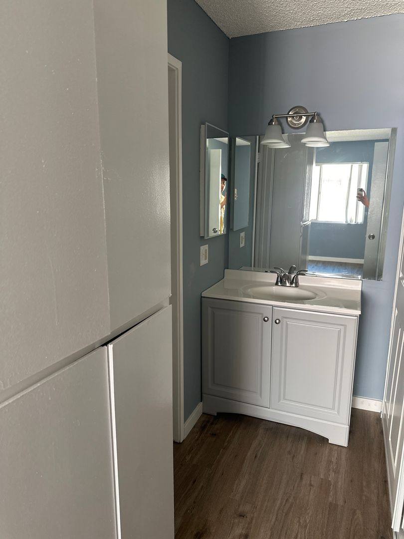 Apartment for rent at 400 S Kingsley Dr, Los Angeles, CA 90020