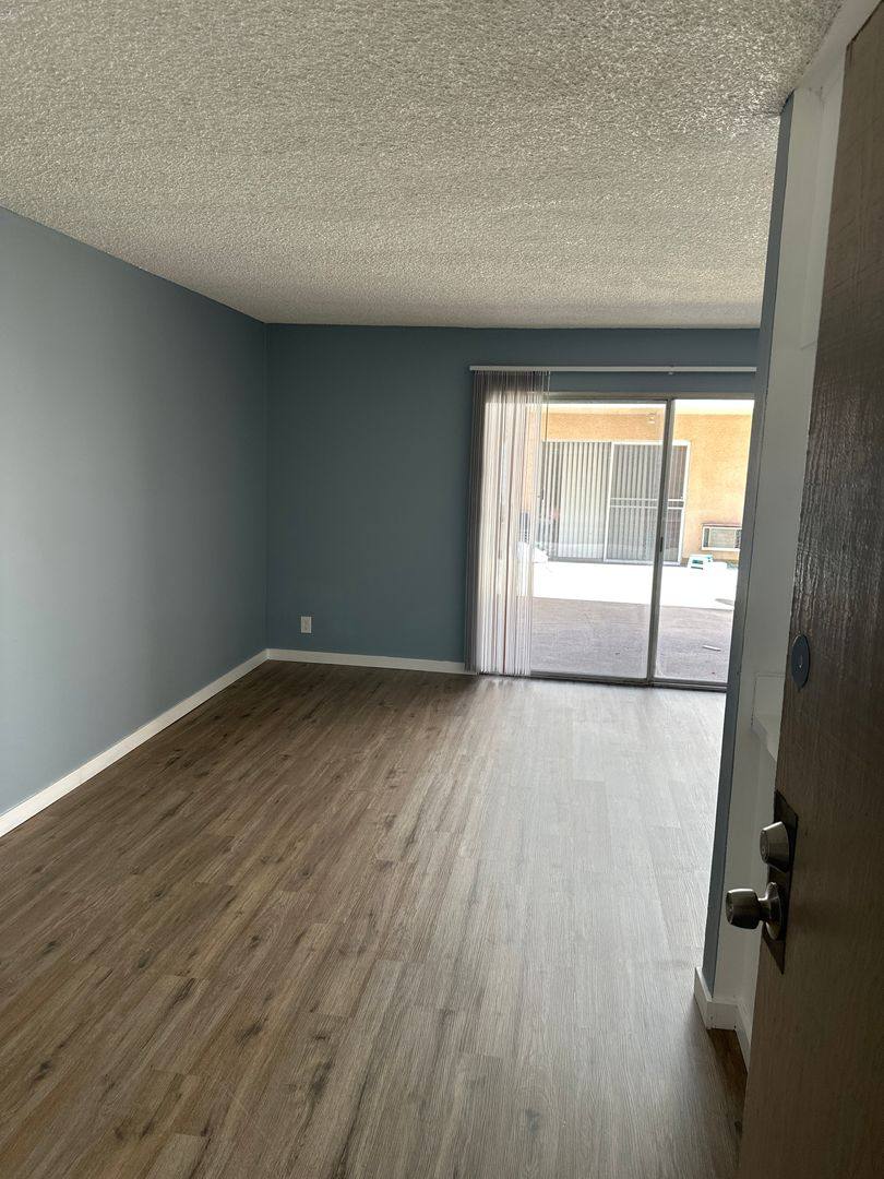 Apartment for rent at 400 S Kingsley Dr, Los Angeles, CA 90020