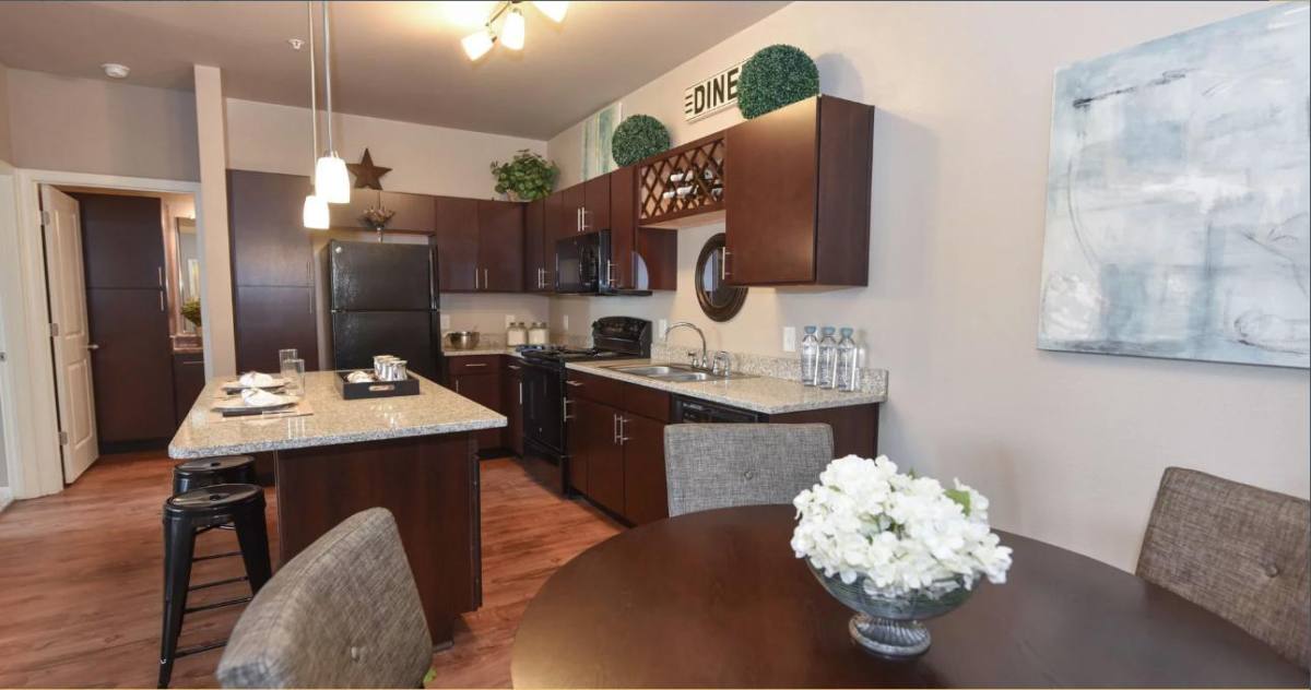 Apartment for rent at 1801 Oak St, North Aurora, IL 60542