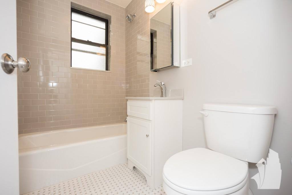 Apartment for rent at 817 W Lakeside Place #611, Chicago, IL 60640