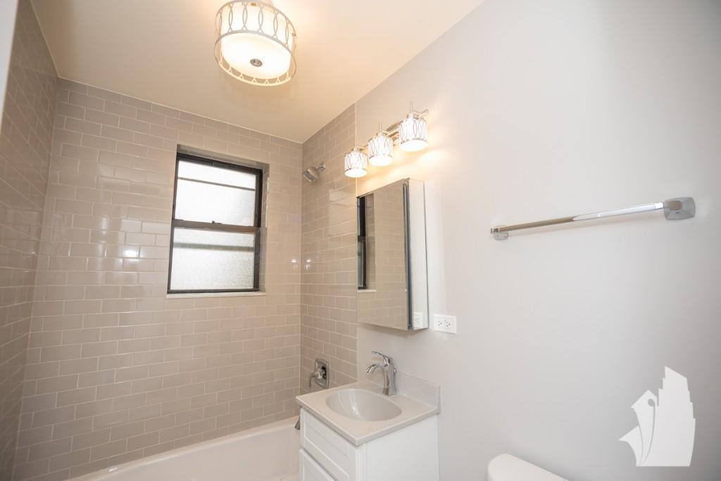 Apartment for rent at 817 W Lakeside Place #611, Chicago, IL 60640