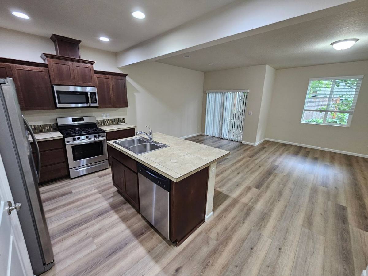 Townhouse for rent at 5743 Karen Lynn Loop S, Salem, OR 97306