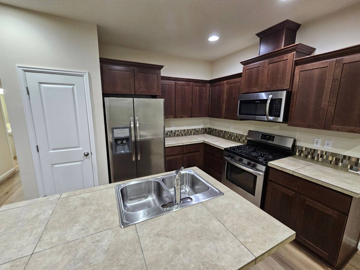 Townhouse for rent at 5743 Karen Lynn Loop S, Salem, OR 97306