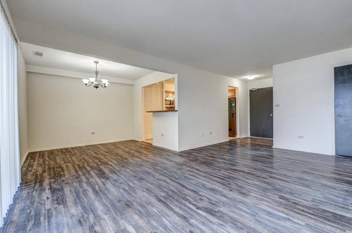 Apartment for rent at 650 W Rand Rd, Arlington Heights, IL 60004