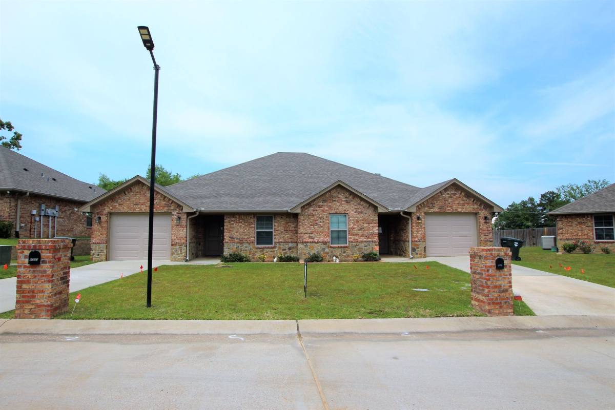 Townhouse for rent at 6335 Villa Rosa Way, Tyler, TX 75707