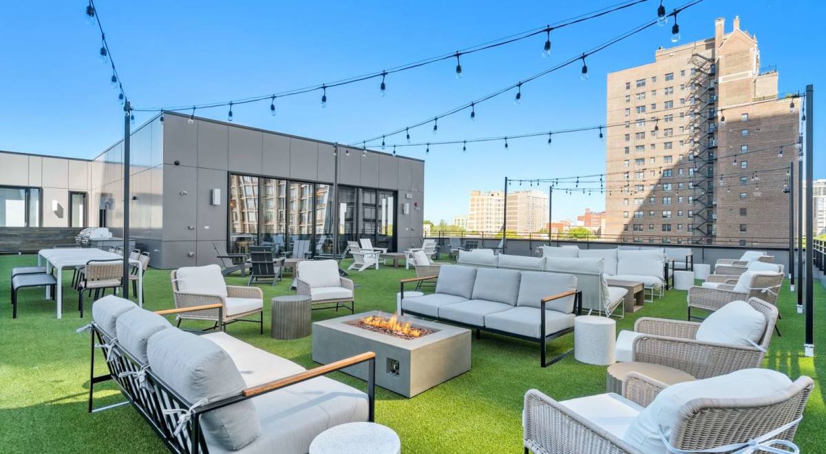 Townhouse for rent at 5440 N Sheridan Rd #318, Chicago, IL 60640