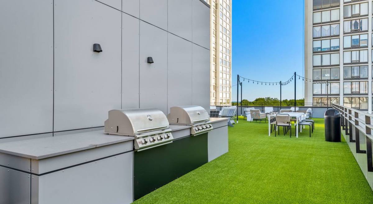 Townhouse for rent at 5440 N Sheridan Rd #318, Chicago, IL 60640