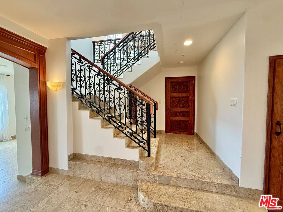 House for rent at 10827 Pacific View Dr, Malibu, CA 90265