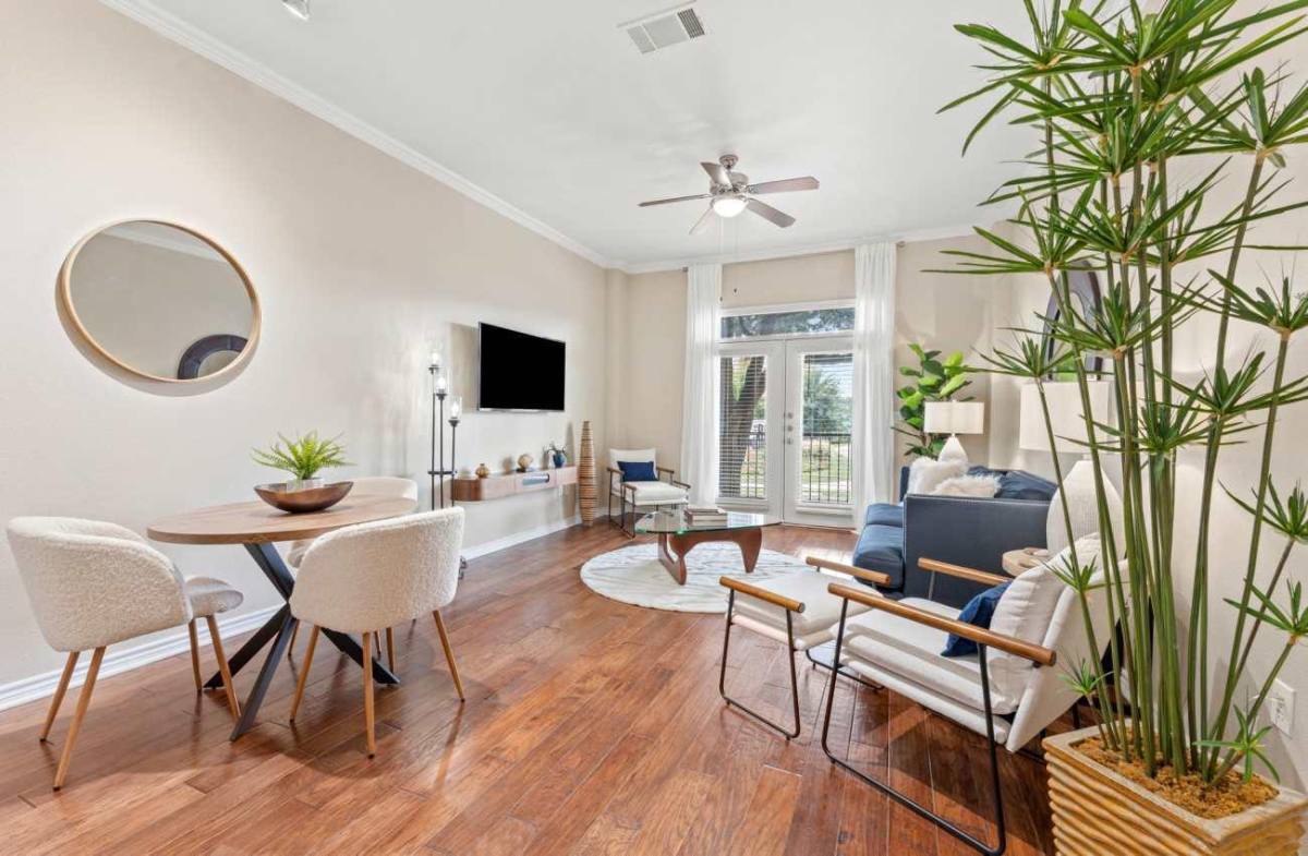 Apartment for rent at 925 S Main St, Grapevine, TX 76051