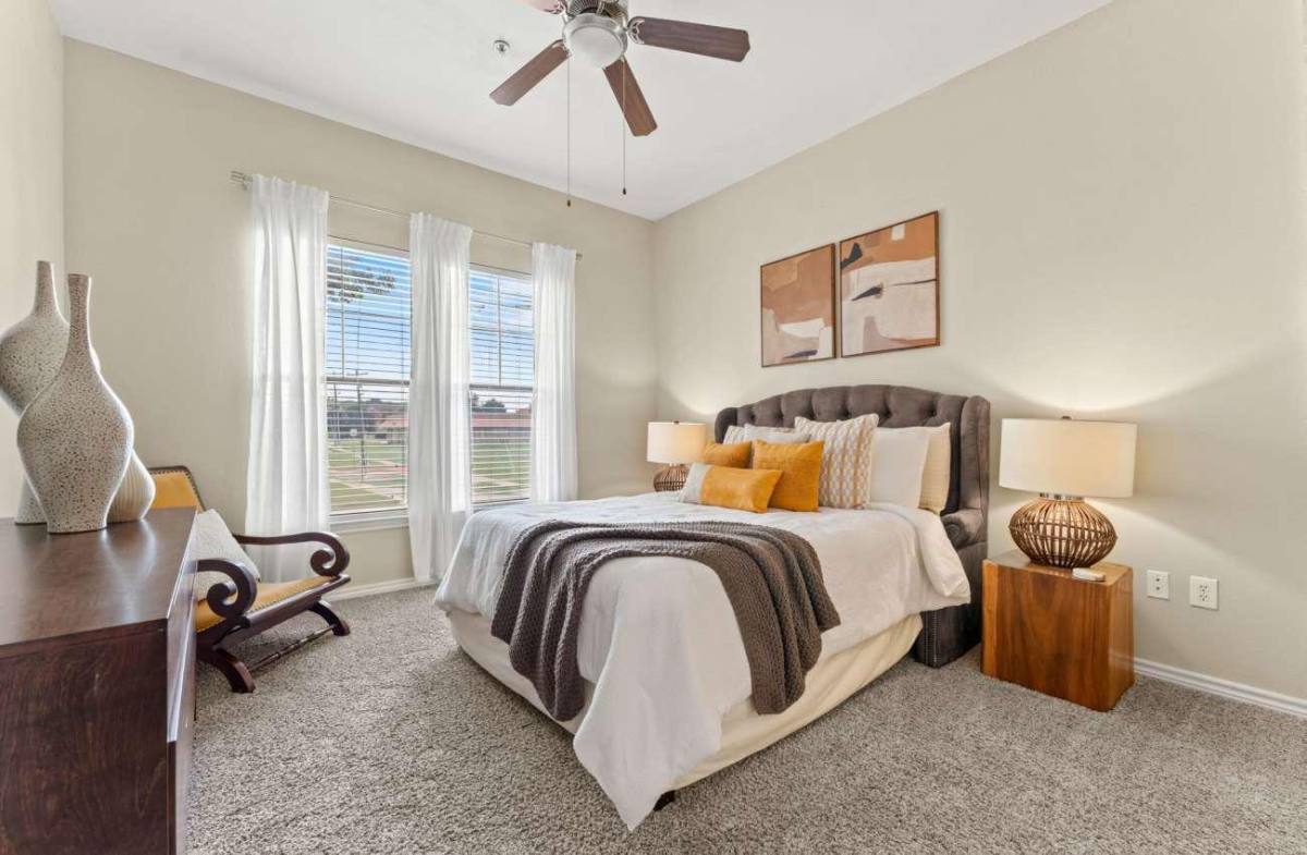 Apartment for rent at 925 S Main St, Grapevine, TX 76051