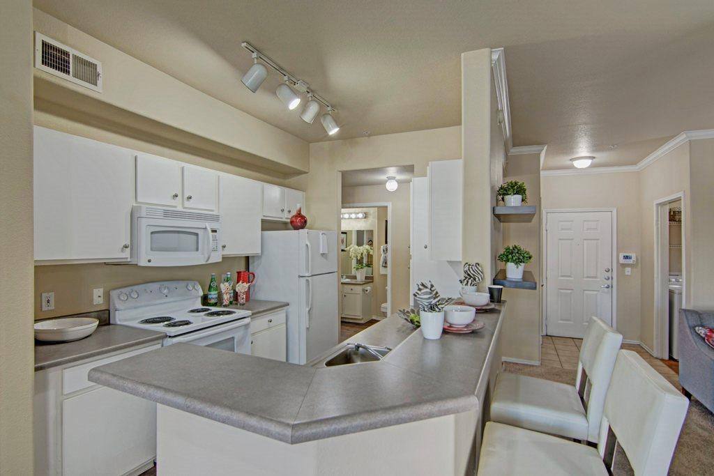 Apartment for rent at Mozaic at Steele Park, 411 E Indian School Rd, Phoenix, AZ 85012