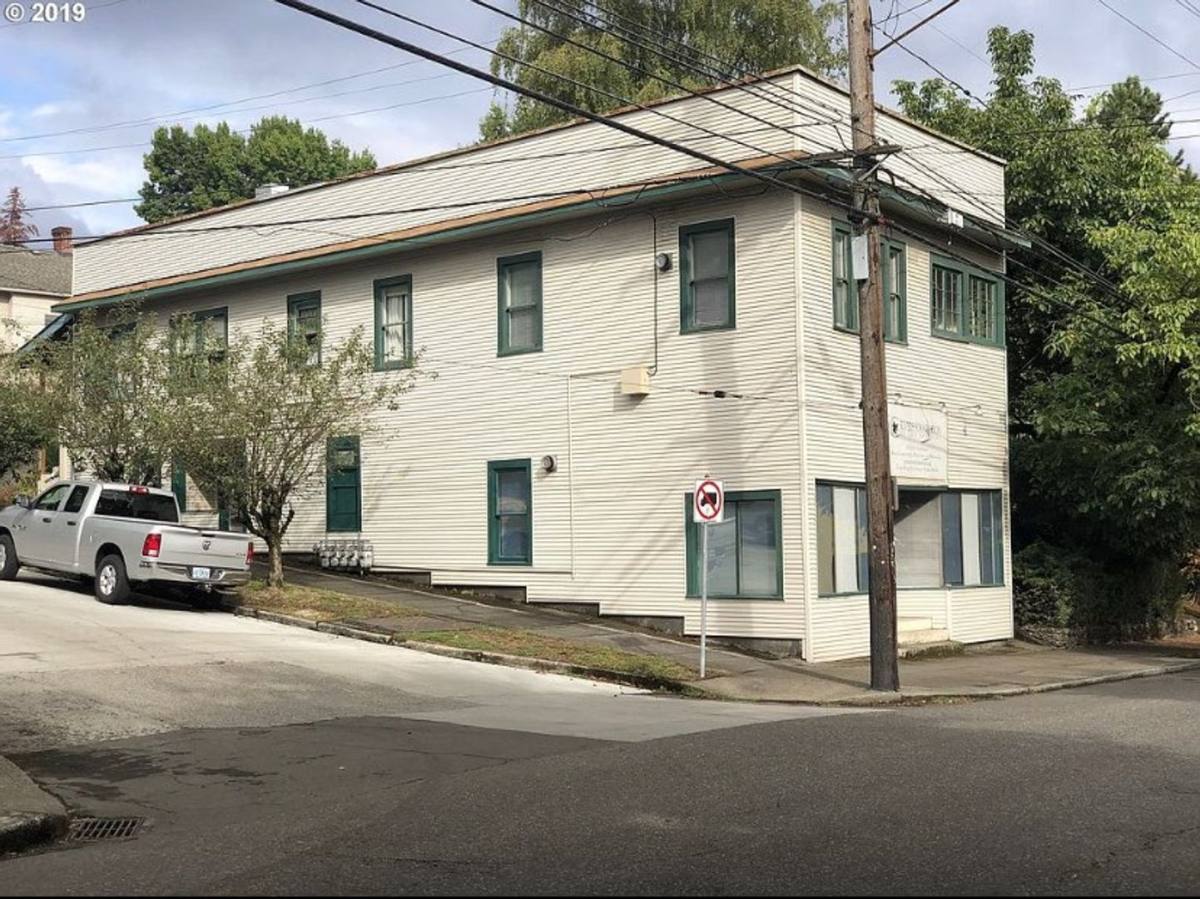 Apartment for rent at 3615 SE Milwaukie Ave, Portland, OR 97202