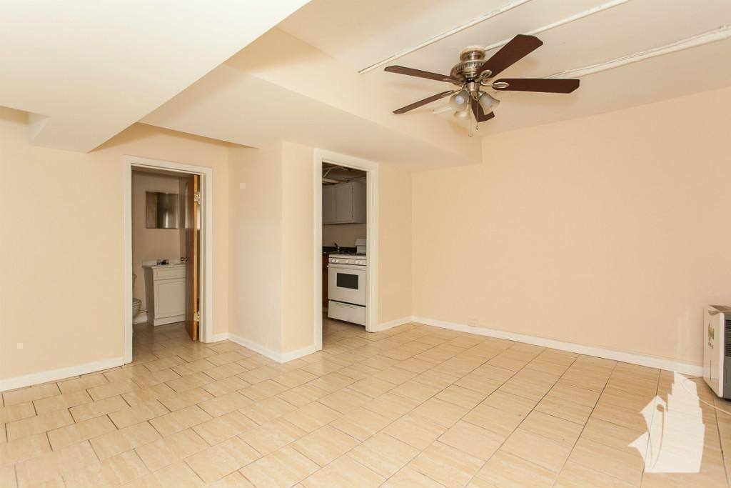 Apartment for rent at 2876 N Clark St #3, Chicago, IL 60657