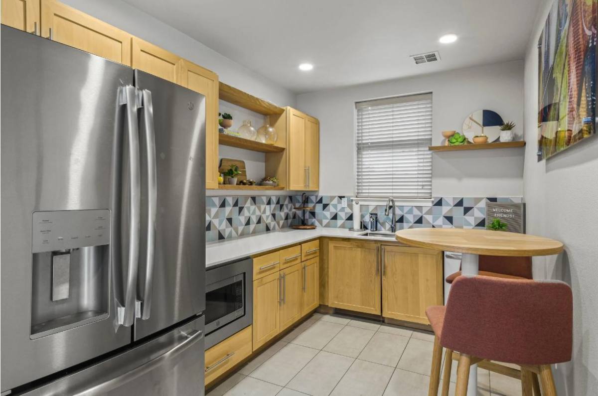 Apartment for rent at 200 Greenridge Dr, Lake Oswego, OR 97035