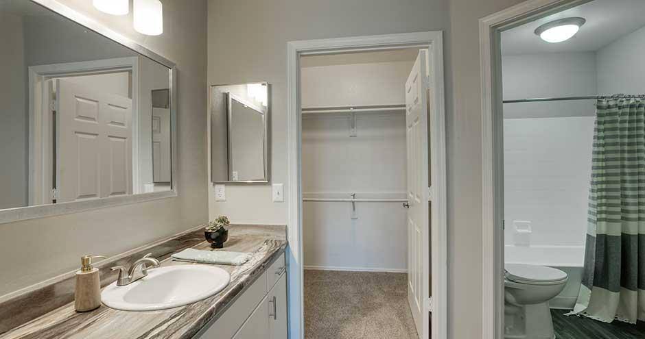 Apartment for rent at Bella Vista, 7810 N 14th Place, Phoenix, AZ 85020
