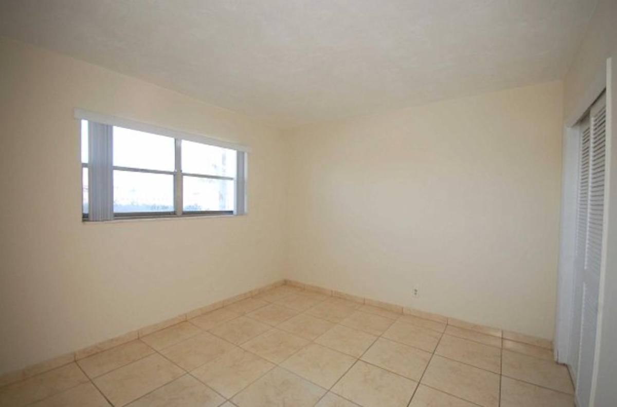 Apartment for rent at 4401 NW 10th Court, Fort Lauderdale, FL 33313