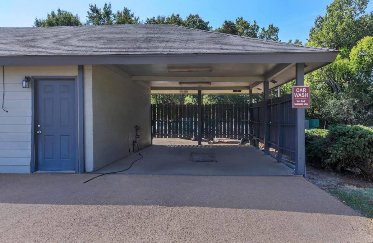 Apartment for rent at 6811 Old Canton Rd, Ridgeland, MS 39157