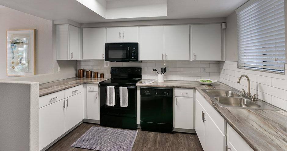 Apartment for rent at Heritage Apartment Homes, 1100 E Osborn Rd, Phoenix, AZ 85014