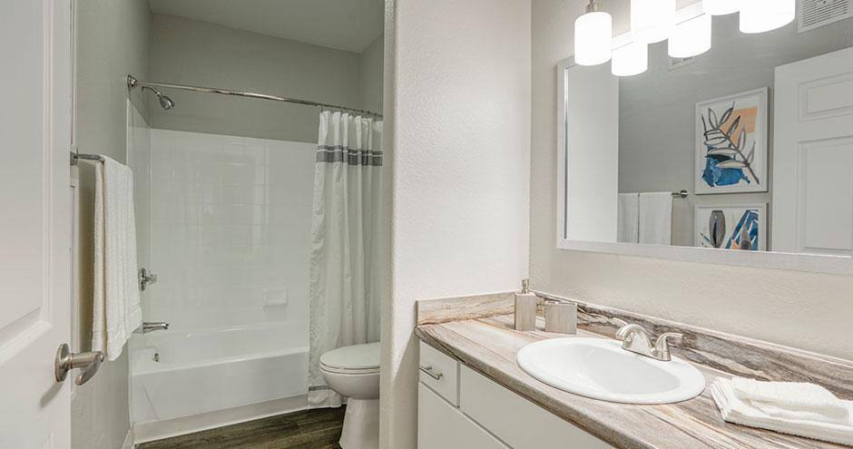 Apartment for rent at Heritage Apartment Homes, 1100 E Osborn Rd, Phoenix, AZ 85014