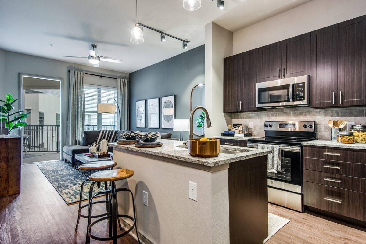 Apartment for rent at Jefferson Eastshore, 1100 Lake Carolyn Parkway, Irving, TX 75039