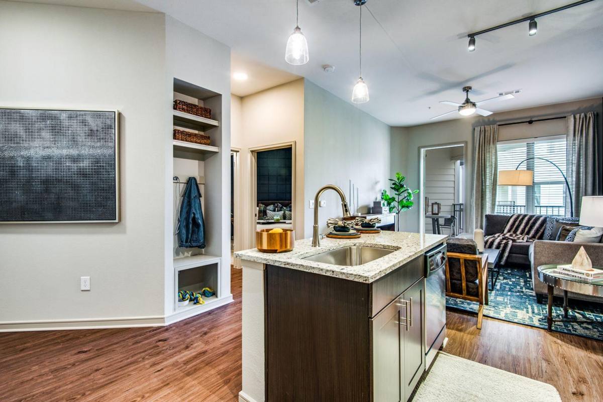 Apartment for rent at Jefferson Eastshore, 1100 Lake Carolyn Parkway, Irving, TX 75039