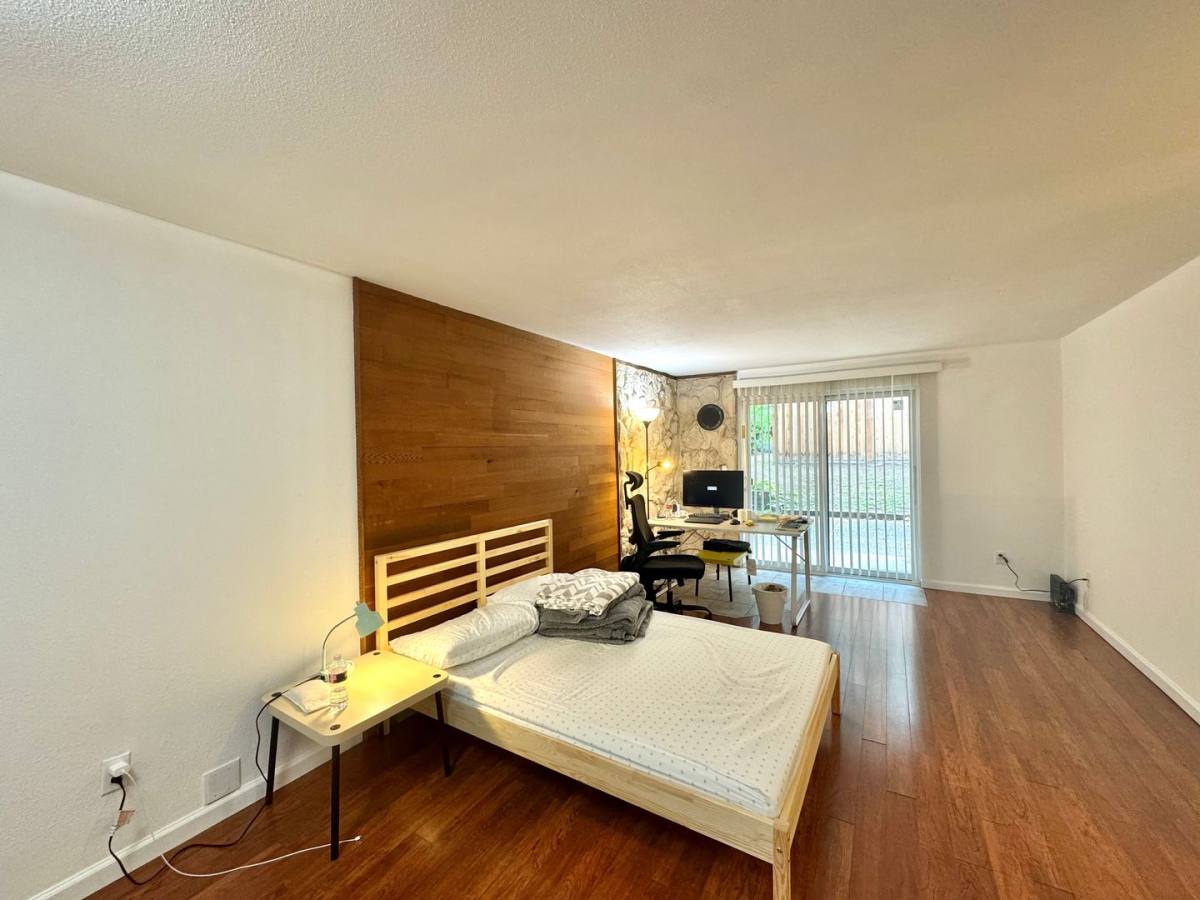 Condo for rent at 14556 NE 31st St, Bellevue, WA 98007
