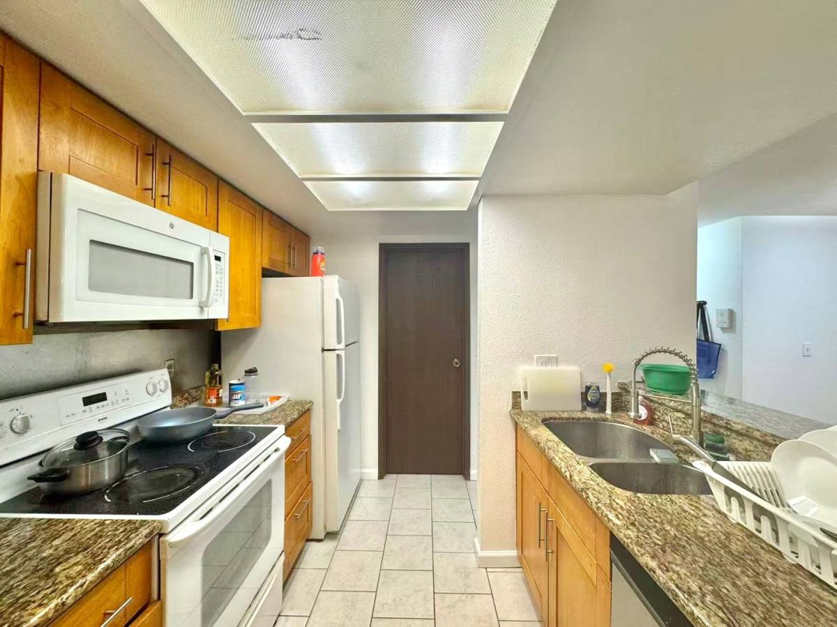 Condo for rent at 14556 NE 31st St, Bellevue, WA 98007