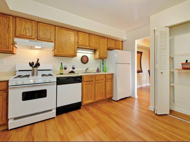 Apartment for rent at 3514 W 83rd St, Woodridge, IL 60517