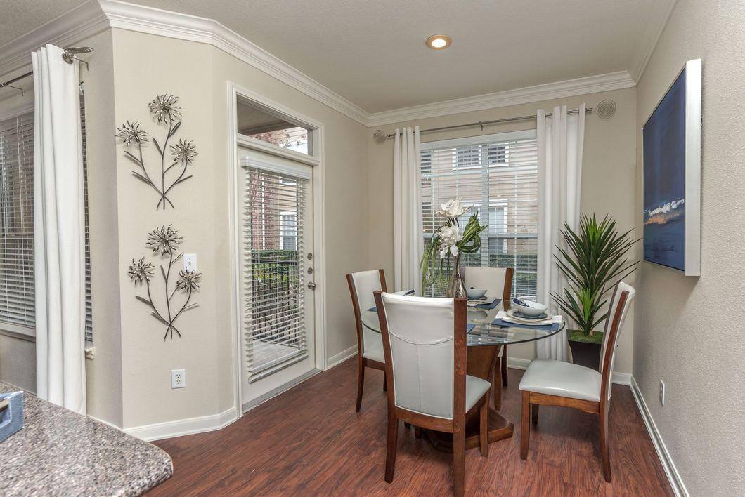 Apartment for rent at Plaza at Westchase, 2601 Woodland Park Dr, Houston, TX 77077
